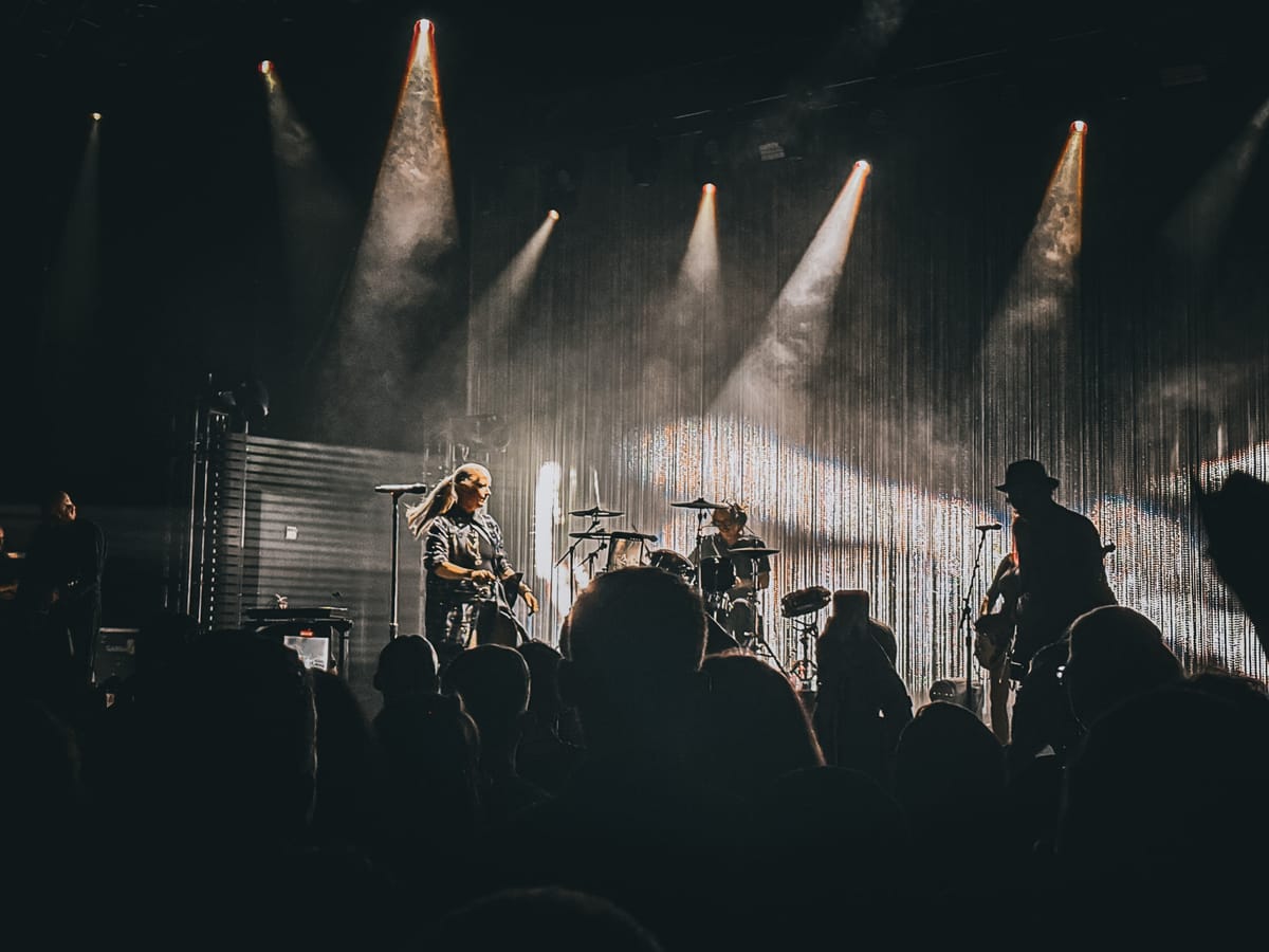 FIELD TRIP: Garbage celebrate their "Happy Ending" at the Brooklyn Paramount. Post feature image